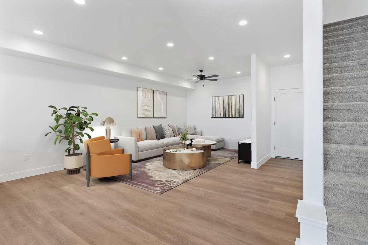 1107 W Albertine Ln